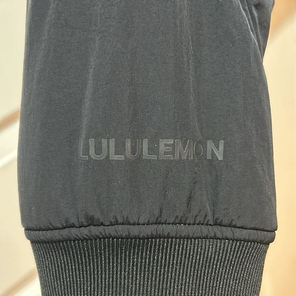 Lululemon Short Insulated Bomber Jacket Black with notched waist Size 2 - Picture 6 of 9